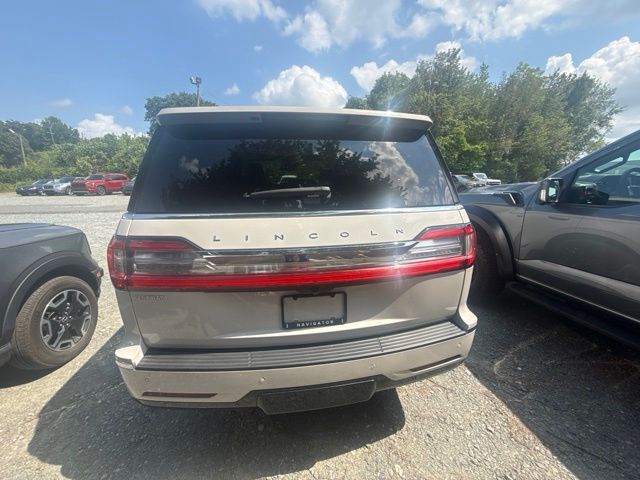Used 2020 White Lincoln Reserve image 4