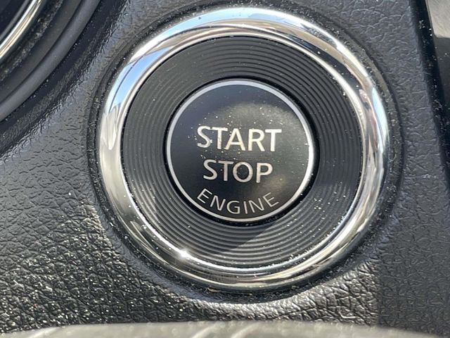 Used 2022 Gray Nissan SV image 23