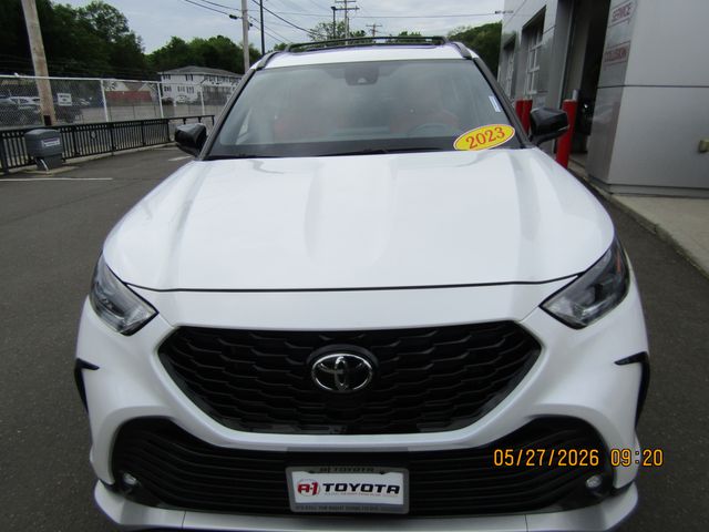 used 2023 Toyota Highlander car, priced at $37,999