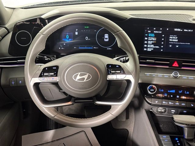 Used 2024 Hyundai Elantra Sedan