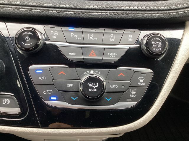 Used Car 2023 Chrysler Pacifica  Touring L For Sale Under $30,000 In San Antonio, Texas