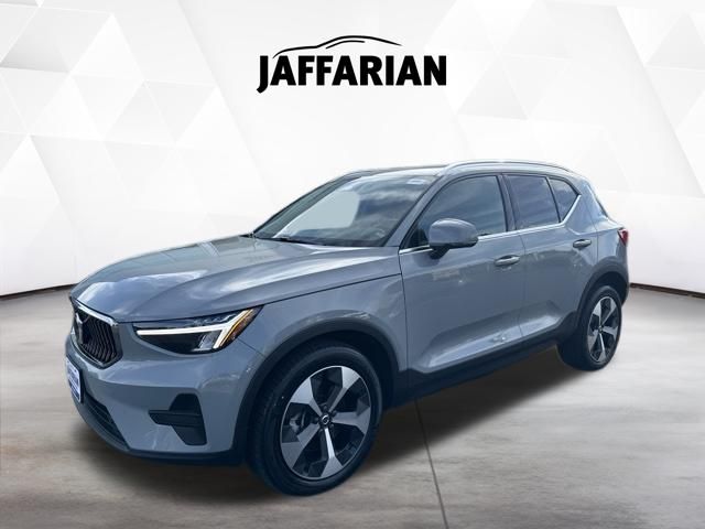 Used 2024 Volvo XC40 SUV