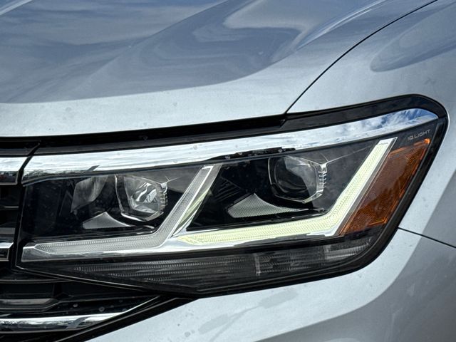 Used 2023 Silver Volkswagen 2.0T SE w/Technology image 4