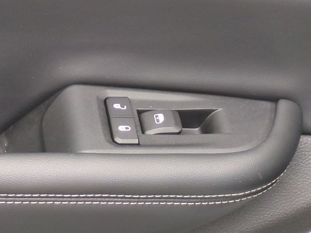 Used 2022 White Jeep Altitude image 30