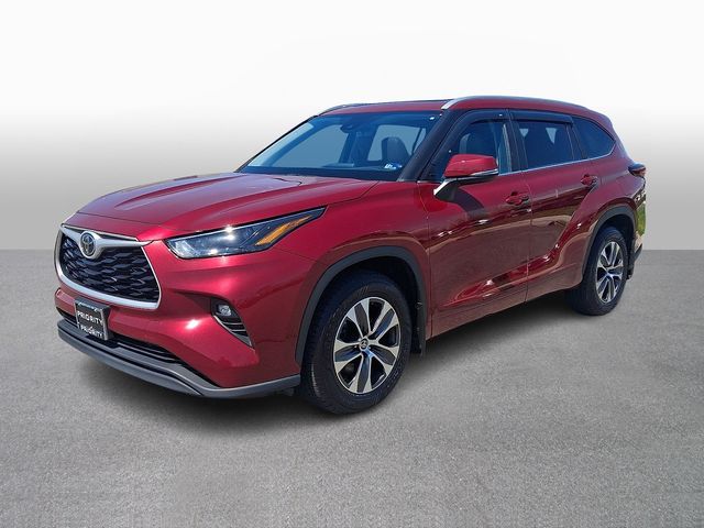 Red (Ruby Flare Pearl) 2023 Toyota Highlander XLE FWD SUV / Crossover Front-Wheel Drive 8-Speed Automatic