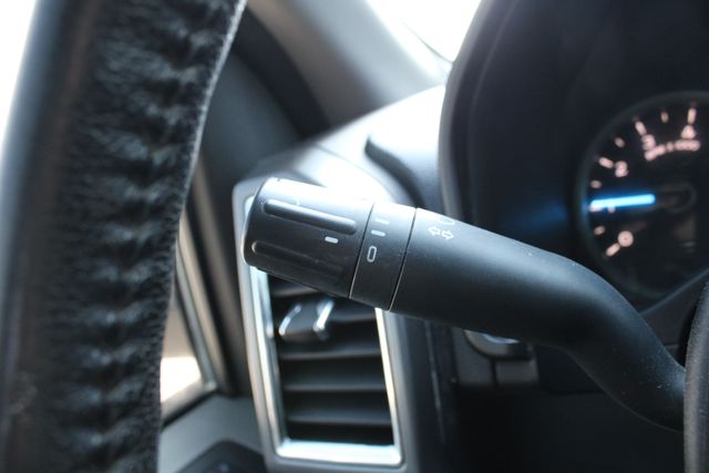 Used 2015 Blue Ford XLT image 9