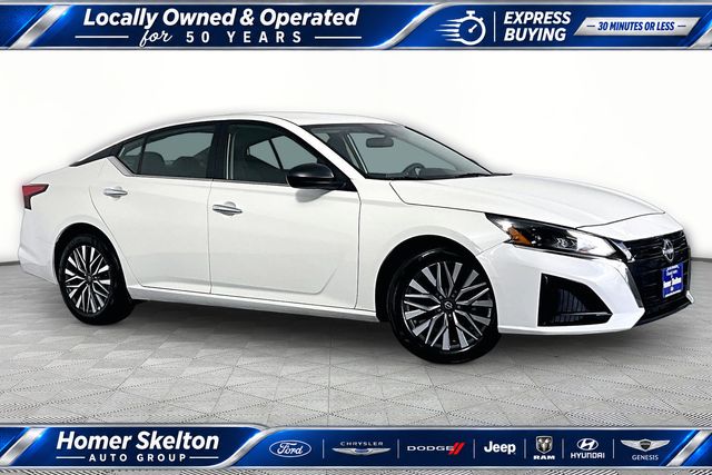 Glacier White 2025 Nissan Altima Sedan Front-Wheel Drive Continuously Variable Transmission