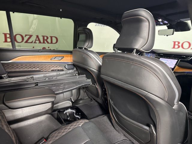 2022 Diamond Black Crystal Pearlcoat Jeep Grand Cherokee L Summit 4X4 SUV