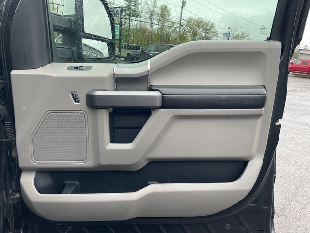 2015 Ford F-150 XLT - Tuxedo Black Metallic exterior view 16