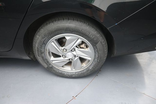2024 Hyundai Elantra SE Black at DeMontrond Auto Country