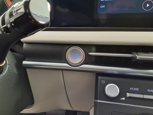 2025 Hyundai Tucson SE photo