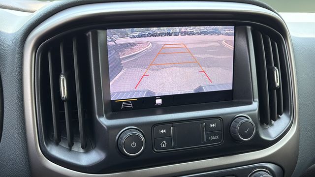 Used 2022 Gray Chevrolet Z71 image 27