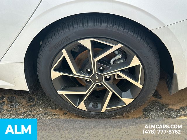 New 2025 Snow White Pearl Kia EX image 9