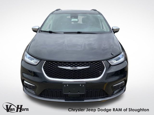 2023 Chrysler Pacifica Limited photo