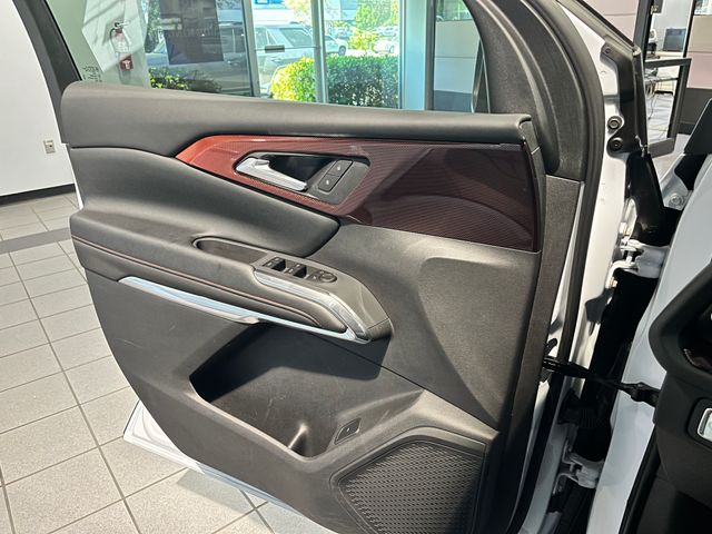 2026 Chevrolet Traverse Z71 White at Bob Mills Chevrolet