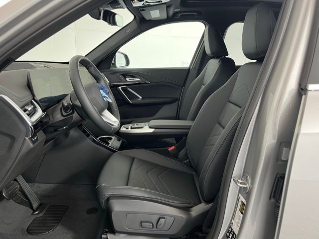 Used 2026 Silver BMW xDrive28i image 12