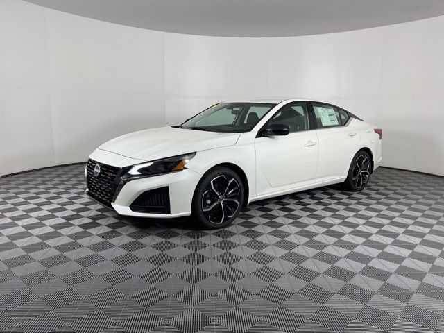 2025 Pearl White Tricoat Nissan Altima 2.5 SR FWD Sedan