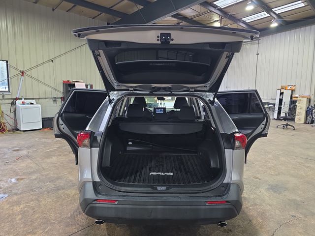 Used 2019 Silver Toyota XLE image 13