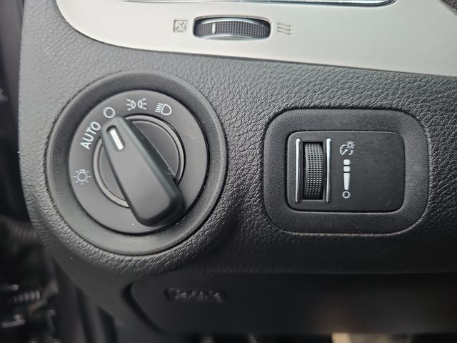 Used 2018 Gray Dodge SE image 27