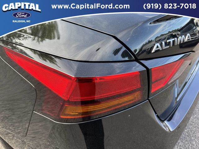 Used 2025 Black Nissan 2.5 SV image 15