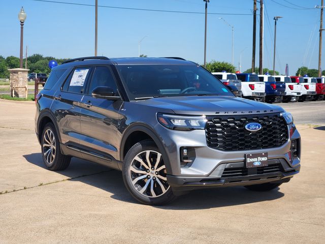 2025 Ford Explorer ST-Line photo