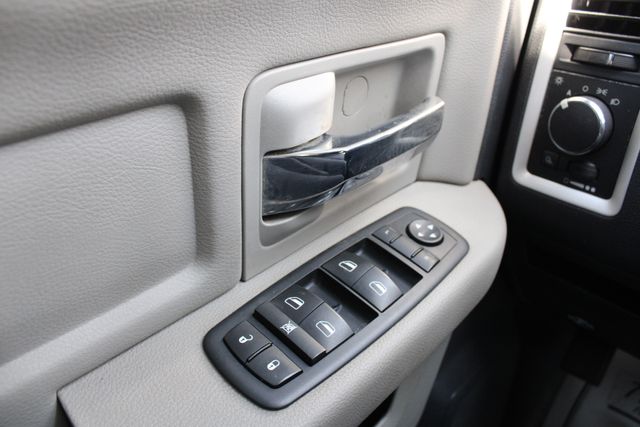 Used 2010 White Ram SLT image 5