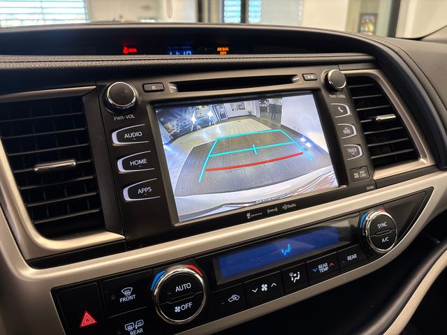 Used 2019 White Toyota XLE image 20