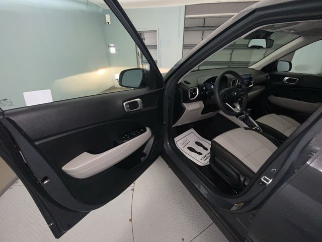 Used 2024 Gray Hyundai SEL image 11