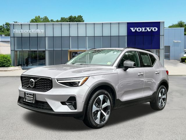 Aurora Silver 2026 Volvo XC40 SUV / Crossover All-Wheel Drive Automatic