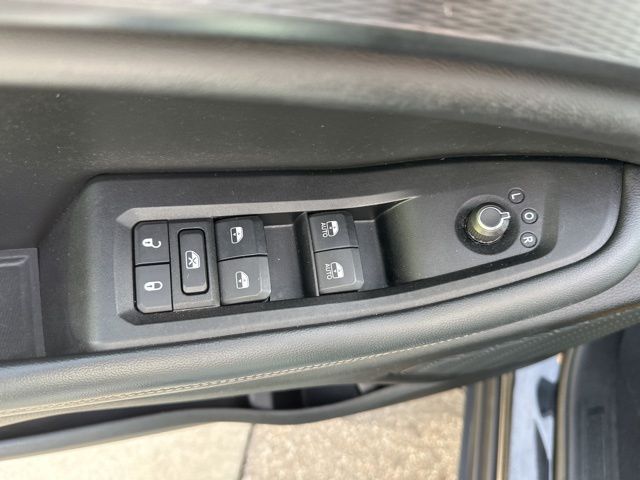 2024 Jeep Grand Cherokee L Altitude - Diamond Black Crystal Pearlcoat exterior view 11