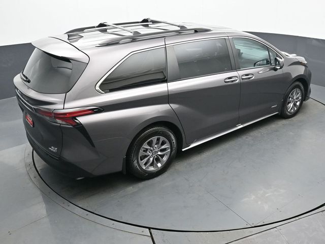 2021 Toyota Sienna XLE 35