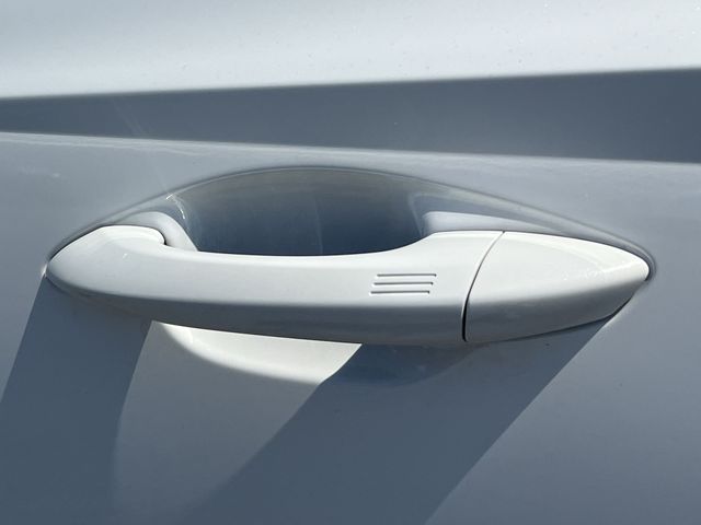 Used 2025 White Hyundai SEL Convenience image 44