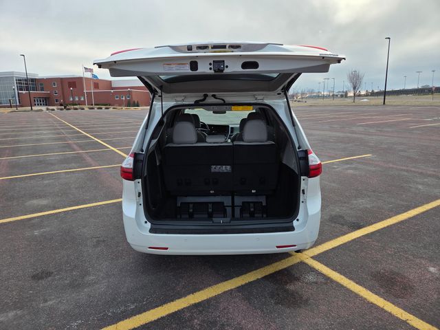 2019 Toyota Sienna XLE Auto Access Seat