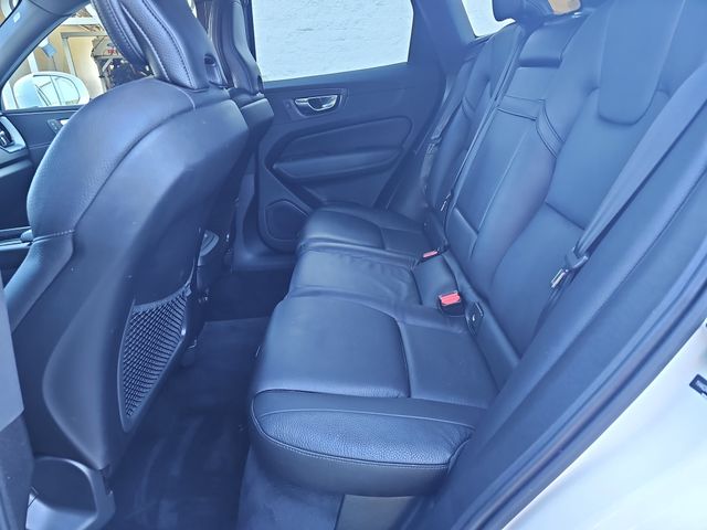 Used 2019 White Volvo T6 Momentum image 14