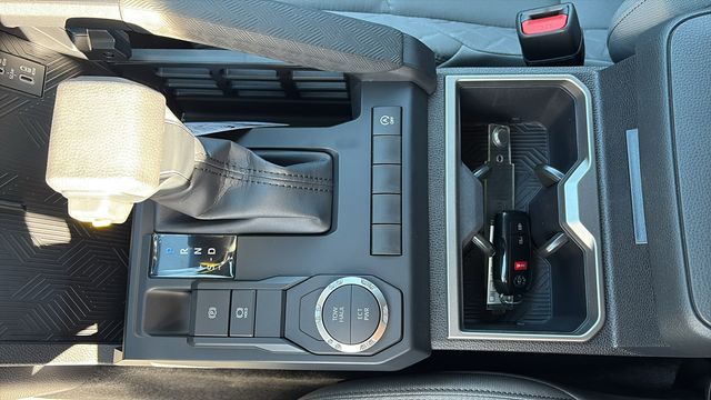 2025 Toyota Tacoma SR5 - Photo 17