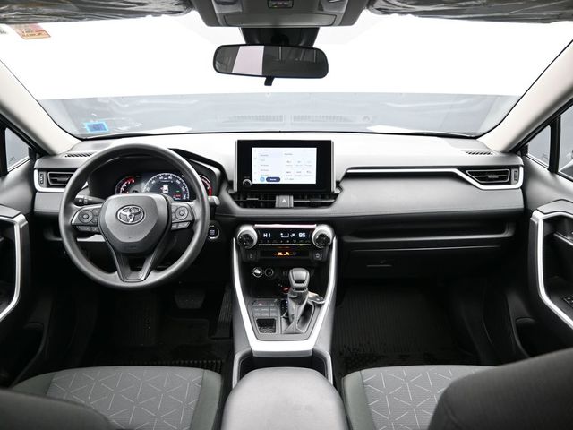 2024 Toyota RAV4 XLE 16