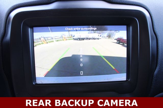 Used 2021 White Jeep Latitude image 3