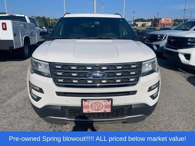 Used 2017 White Ford XLT image 3