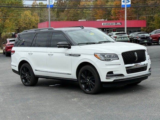 Certified Used 2024 White Lincoln Black Label image 3