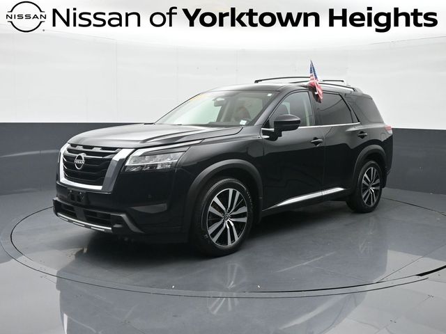 2023 Nissan Pathfinder Platinum 4WD's photo