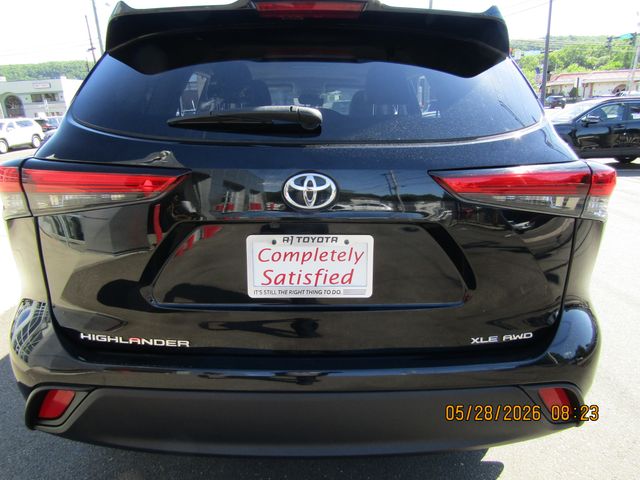 used 2023 Toyota Highlander car, priced at $35,499
