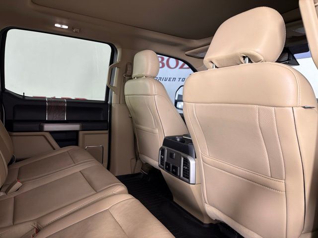 2019 White Platinum Clearcoat Metallic Ford Super Duty F-250 SRW Lariat 4X4 Truck