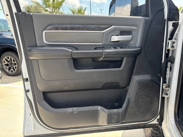 Used 2022 White Ram Big Horn image 9