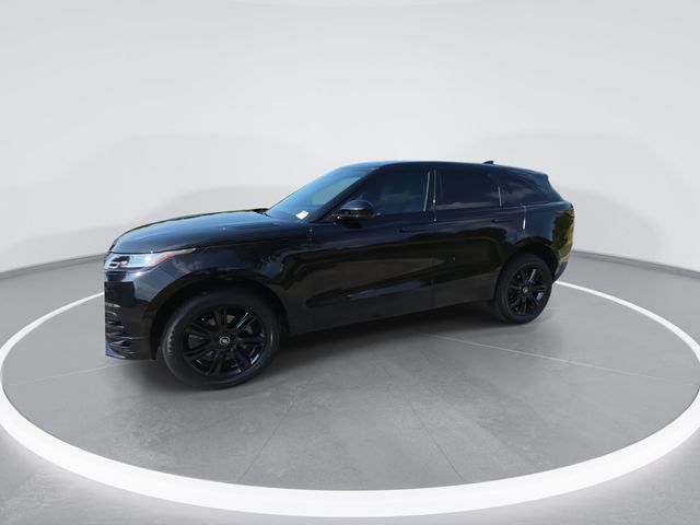 Used 2023 Santorini Black Land Rover R-Dynamic S image 4