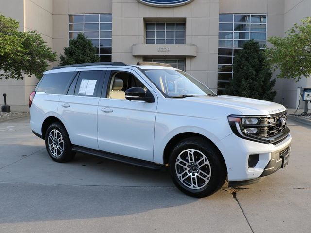 2025 Ford Expedition Active 4x4's photo