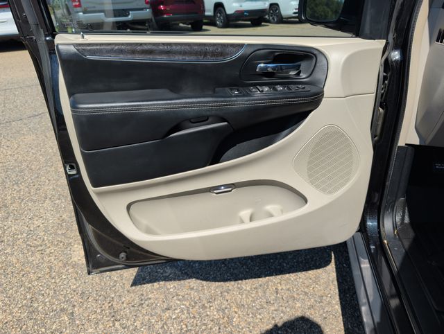Used 2016 Chrysler Town & Country Van