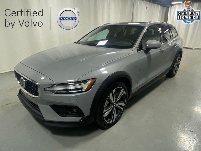 2025 Volvo V60 Cross Country B5 Plus AWD
