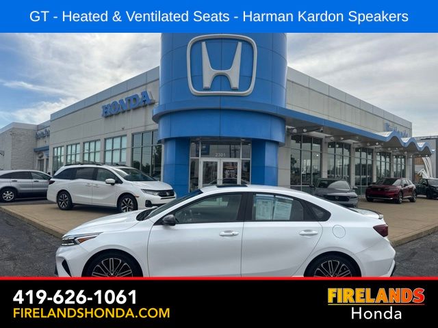 Snow White Pearl 2022 Kia Forte Sedan Front-Wheel Drive 7-Speed Automatic