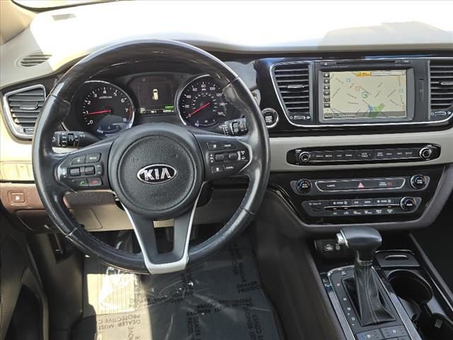 2017 Kia Sedona SXL 21