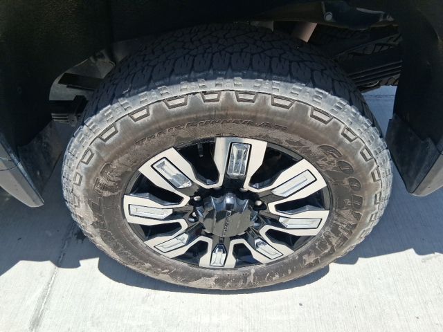 Used 2024 Silver GMC Denali image 19